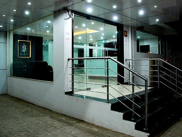 Sai Srushti Hotel Ширди Екстериор снимка