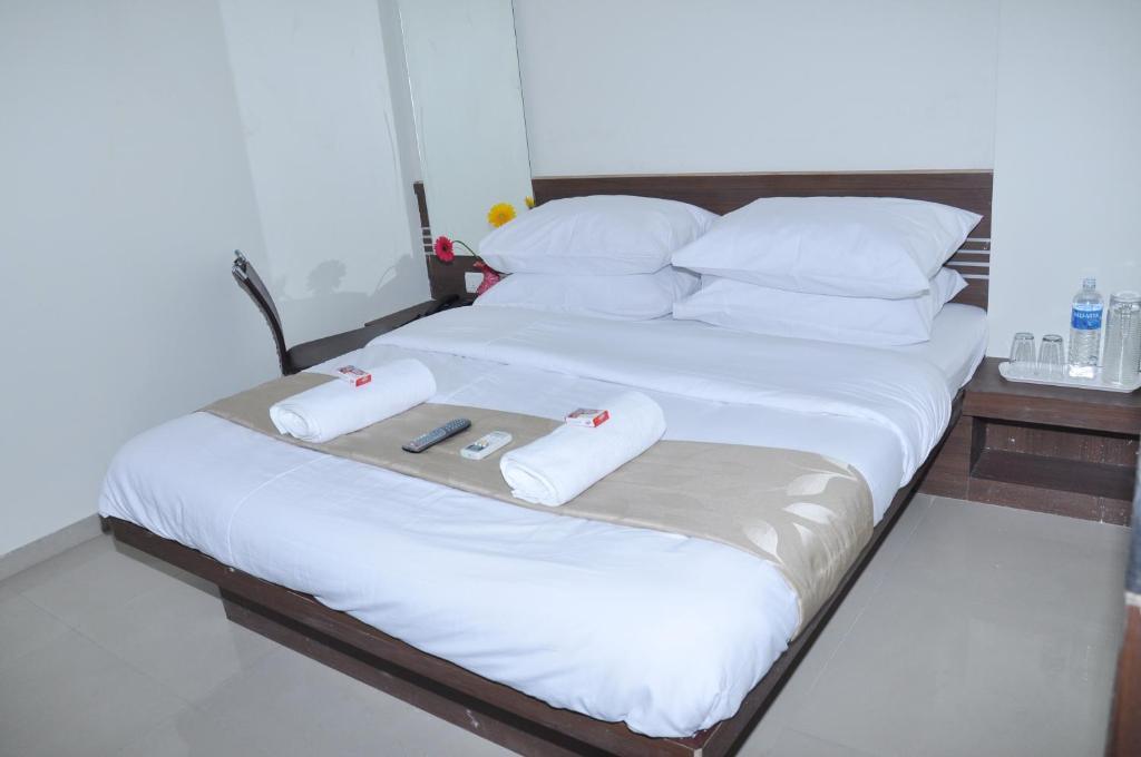 Sai Srushti Hotel Ширди Екстериор снимка