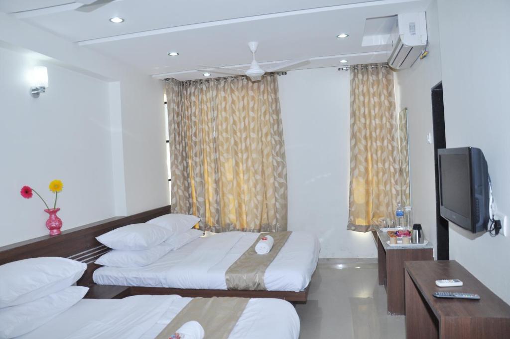 Sai Srushti Hotel Ширди Екстериор снимка